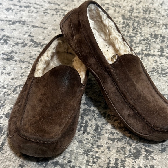 UGG Ascot Slipper - Picture 1 of 7